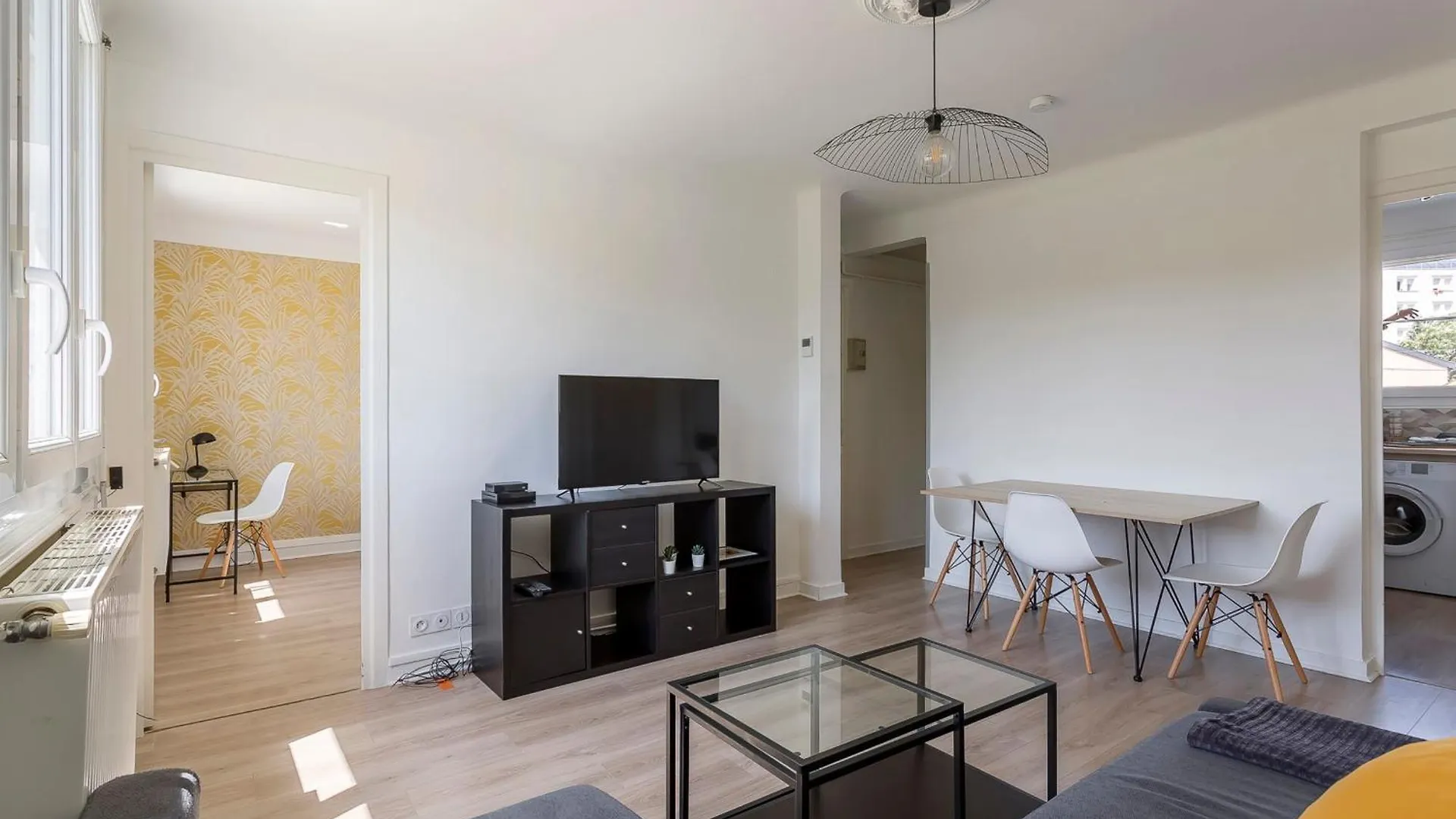 Bright Apartment - South Lyon Close To All Amenities Oullins